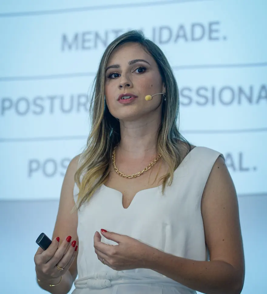 Fernanda Garnizet durante uma apresentação